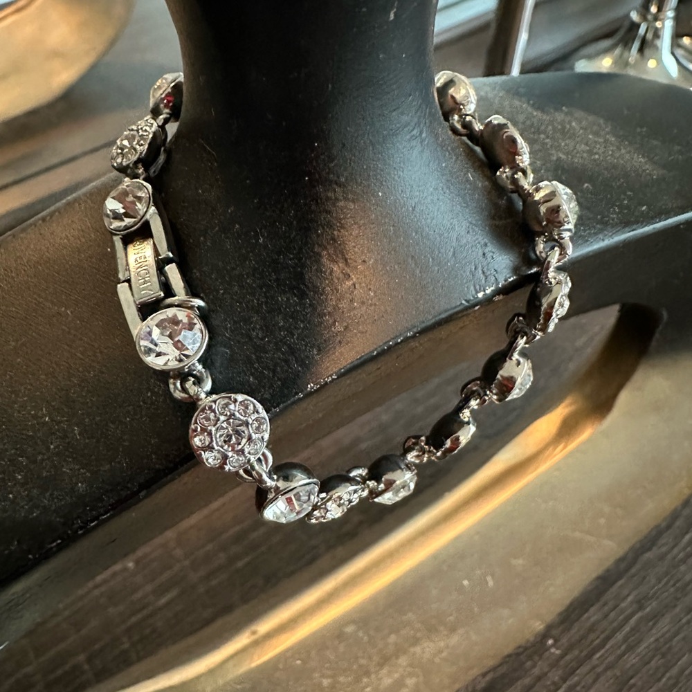 Givenchy Bracelet. Authentic - Picture 4 of 7